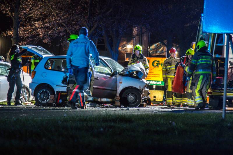 Frontale aanrijding met beknelling