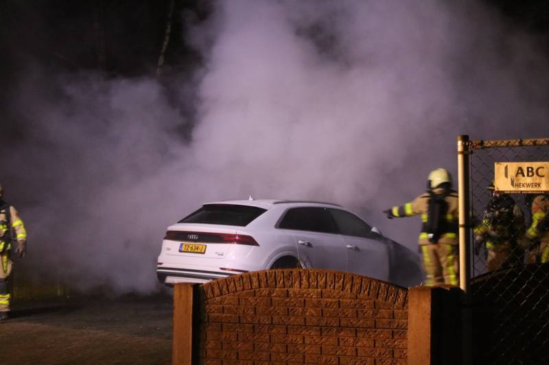 Peperdure Audi brandt uit op woonwagenpark