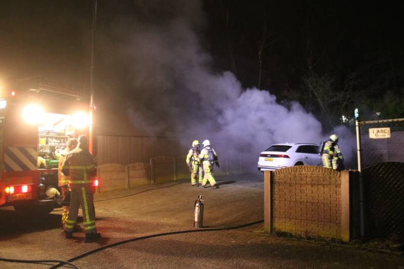 Peperdure Audi brandt uit op woonwagenpark