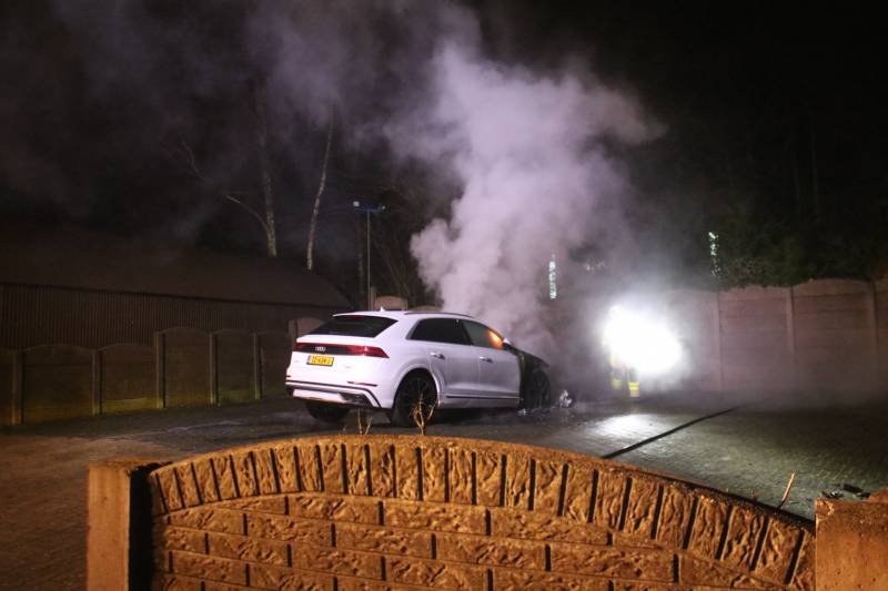 Peperdure Audi brandt uit op woonwagenpark