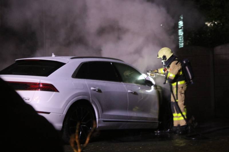 Peperdure Audi brandt uit op woonwagenpark