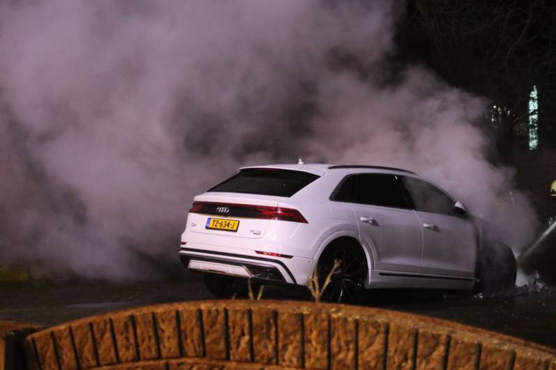 Peperdure Audi brandt uit op woonwagenpark