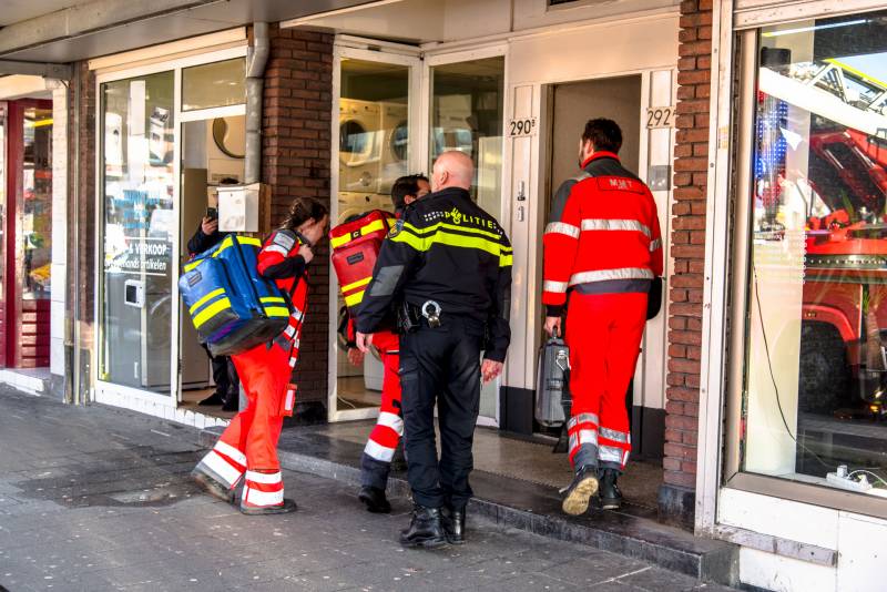 Kindje valt van twee hoog uit raam
