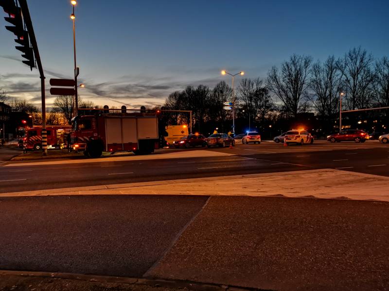 Veel schade na ongeval tussen twee auto's