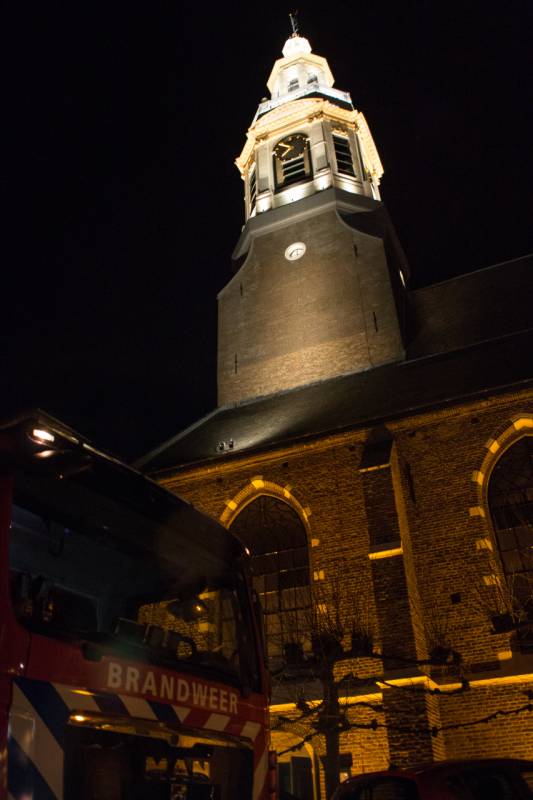 Brandweer oefent enorme brand in toren Grote Kerk
