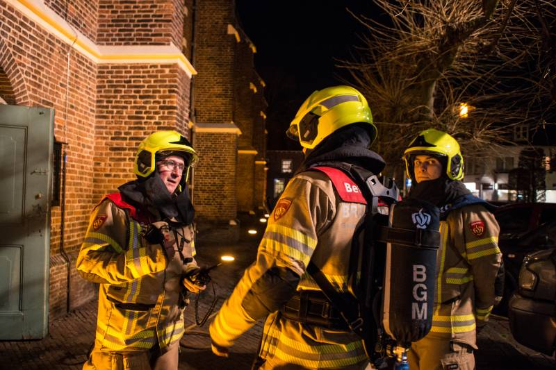 Brandweer oefent enorme brand in toren Grote Kerk