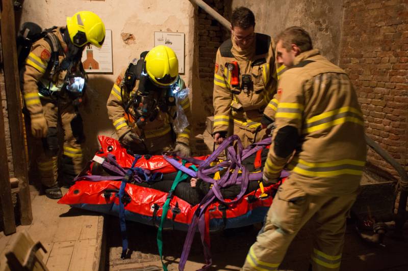 Brandweer oefent enorme brand in toren Grote Kerk