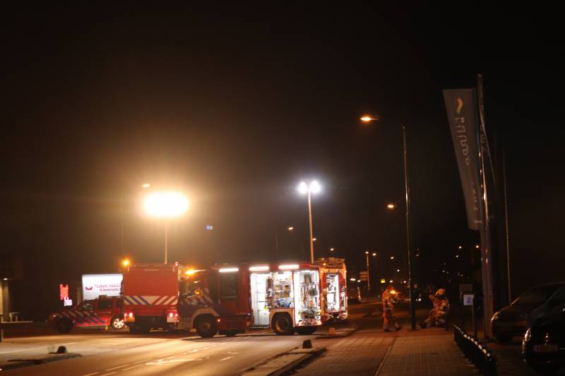 Tankstation en weg afgesloten na lekkage