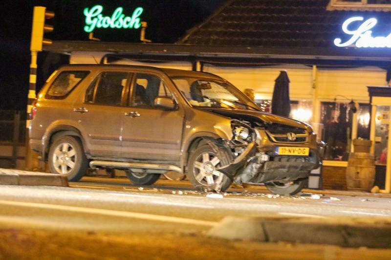 Forse schade na aanrijding op kruising