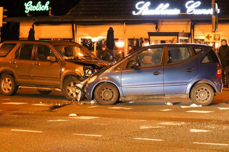 Forse schade na aanrijding op kruising