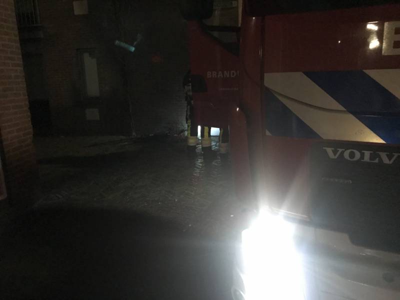 Brandende kerstboom snel geblust