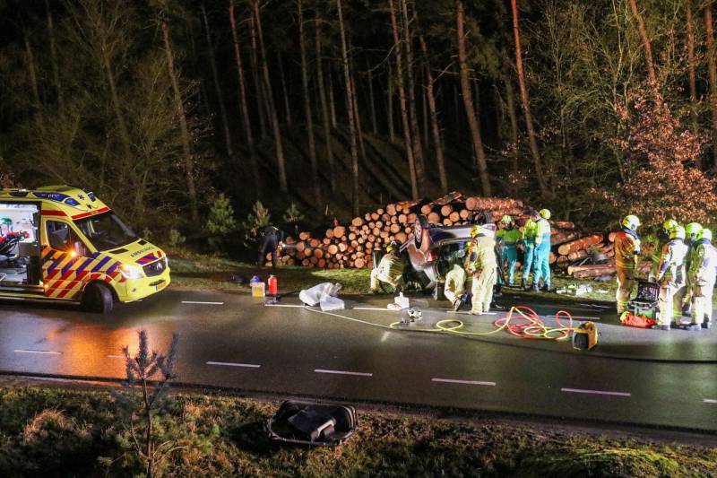 Auto over de kop geslagen