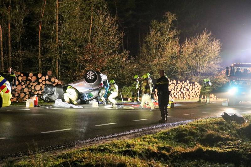 Auto over de kop geslagen