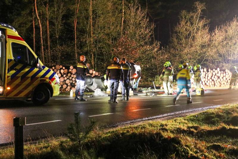Auto over de kop geslagen