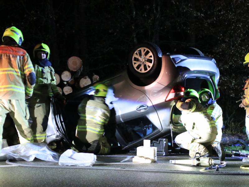 Auto over de kop geslagen