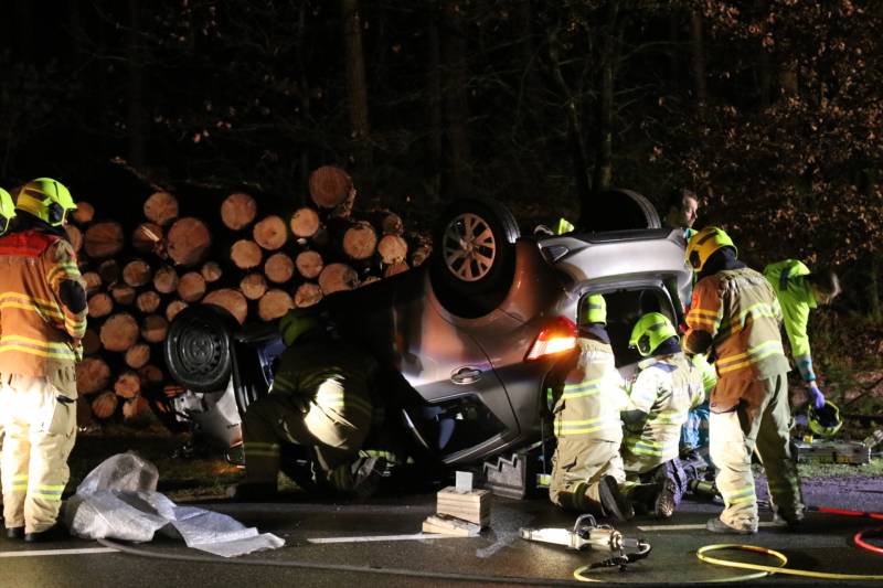 Auto over de kop geslagen