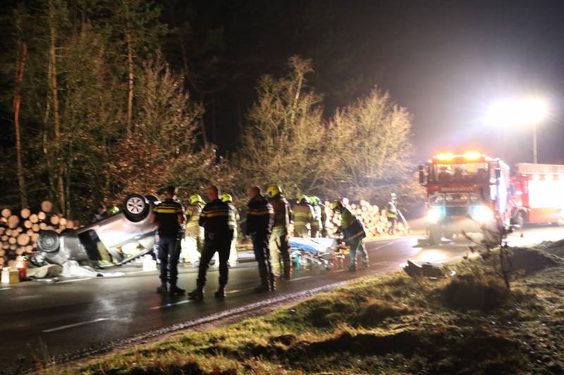 Auto over de kop geslagen