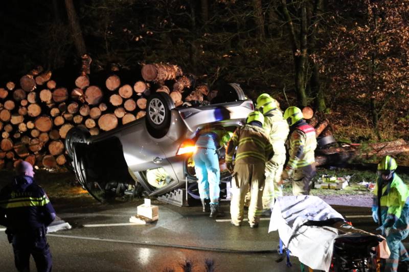 Auto over de kop geslagen