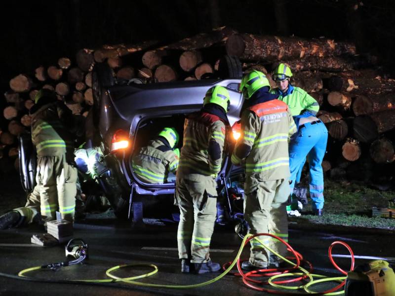 Auto over de kop geslagen