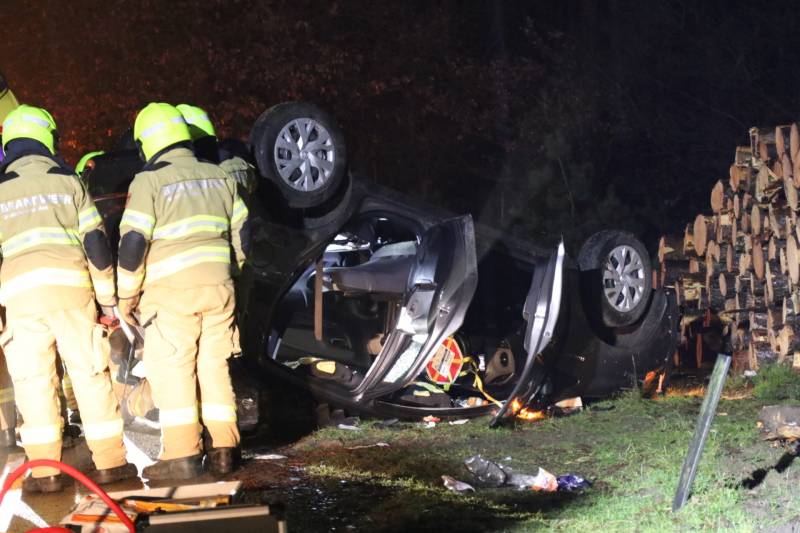 Auto over de kop geslagen