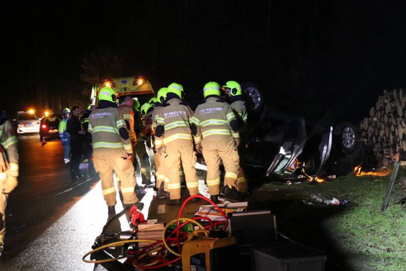 Auto over de kop geslagen