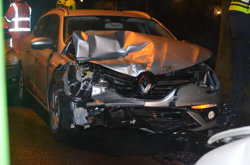 Gewonden en forse schade na aanrijding