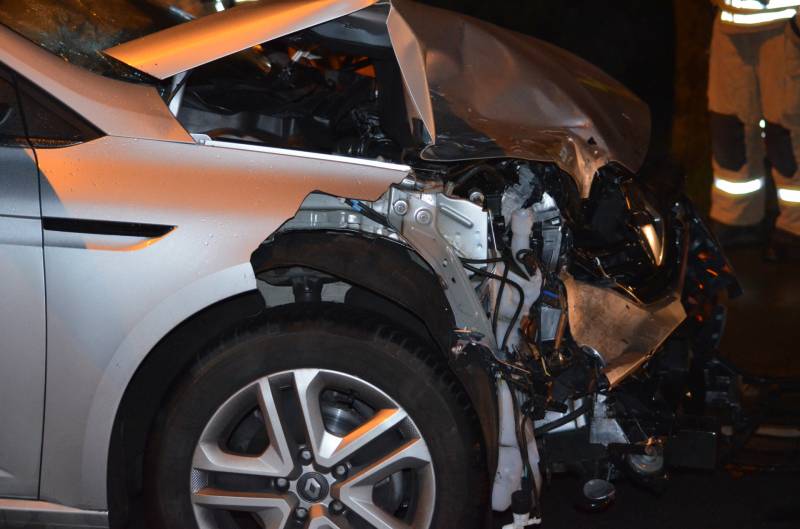 Gewonden en forse schade na aanrijding