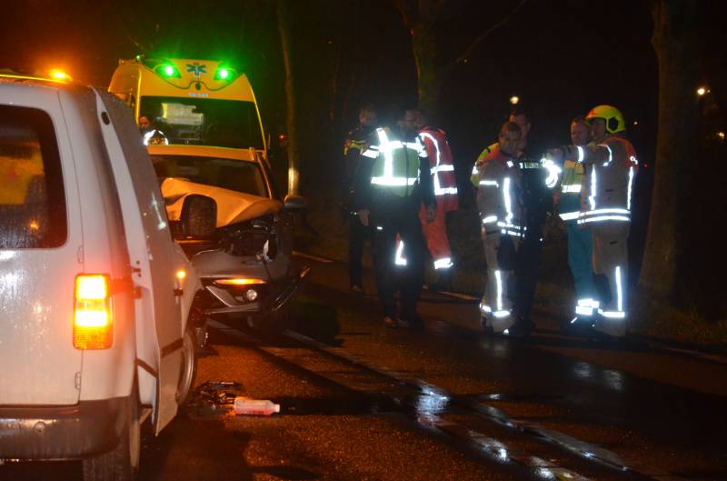 Gewonden en forse schade na aanrijding