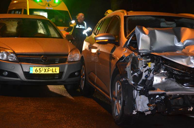 Gewonden en forse schade na aanrijding