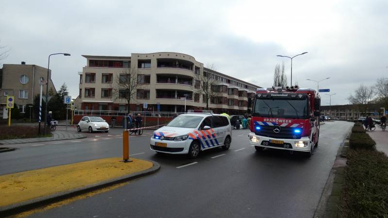 Persoon gewond na botsing met auto