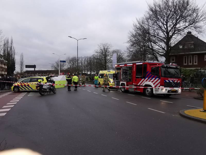 Persoon gewond na botsing met auto