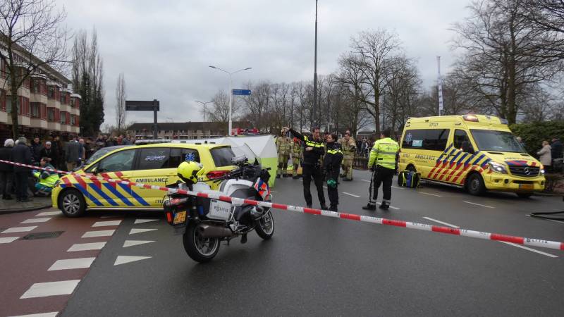 Persoon gewond na botsing met auto