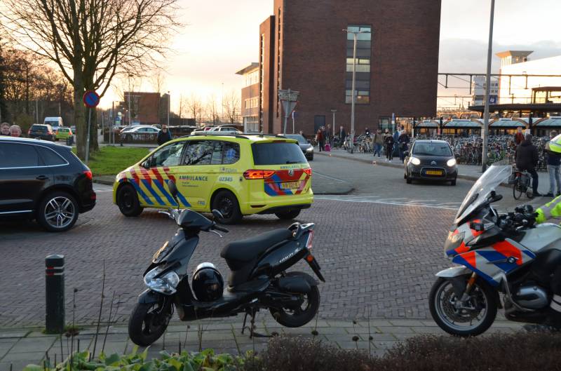 Aanrijding tussen scooter en auto