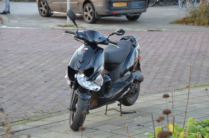 Aanrijding tussen scooter en auto