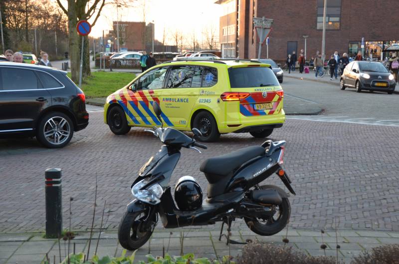 Aanrijding tussen scooter en auto