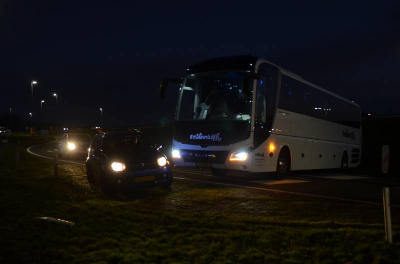 Flinke verkeershinder door vastgereden bus