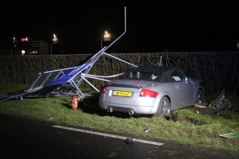 Flinke schade en gewonden na kop-staart aanrijding