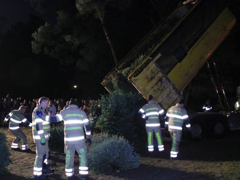 Jaarlijkse kerstboomverbranding druk bezocht
