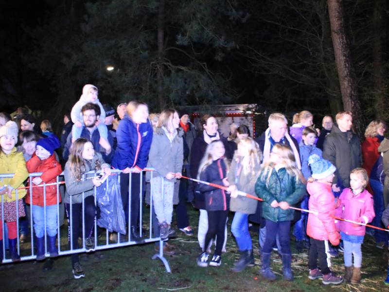 Jaarlijkse kerstboomverbranding druk bezocht