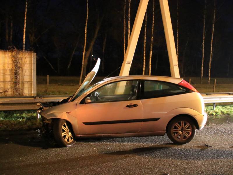 Beschonken bestuurder aangehouden na eenzijdige aanrijding op snelweg