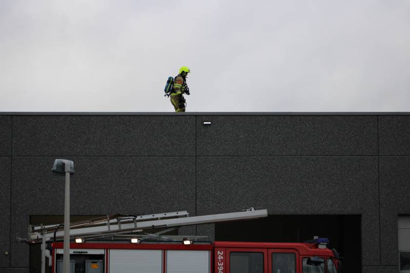 Brand op dak van carwash
