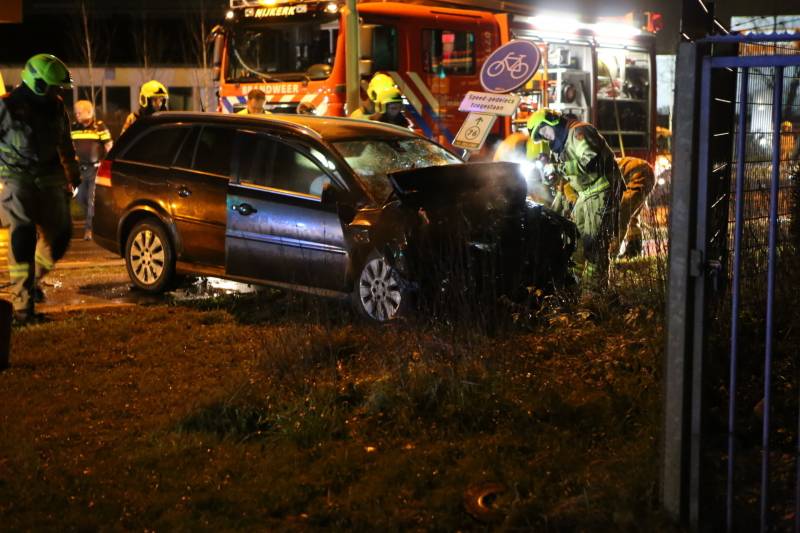 Foto-update: #Nijkerk Man overleden na frontale aanrijding met vrachtwagen Ambachtsstraat - N301 Nijkerk.: