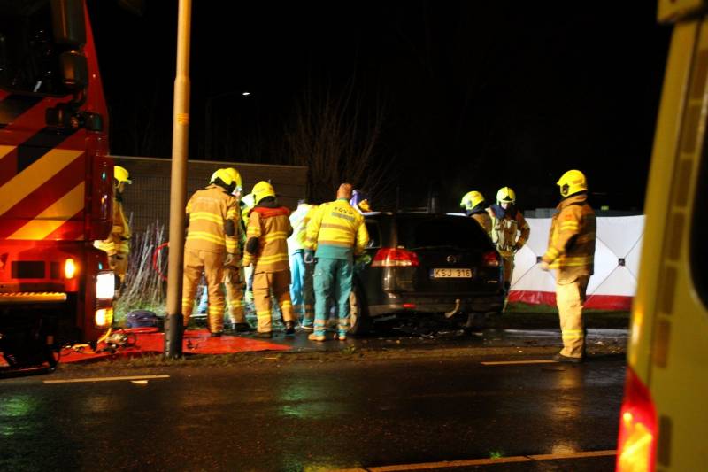 Man overleden na frontale aanrijding met vrachtwagen