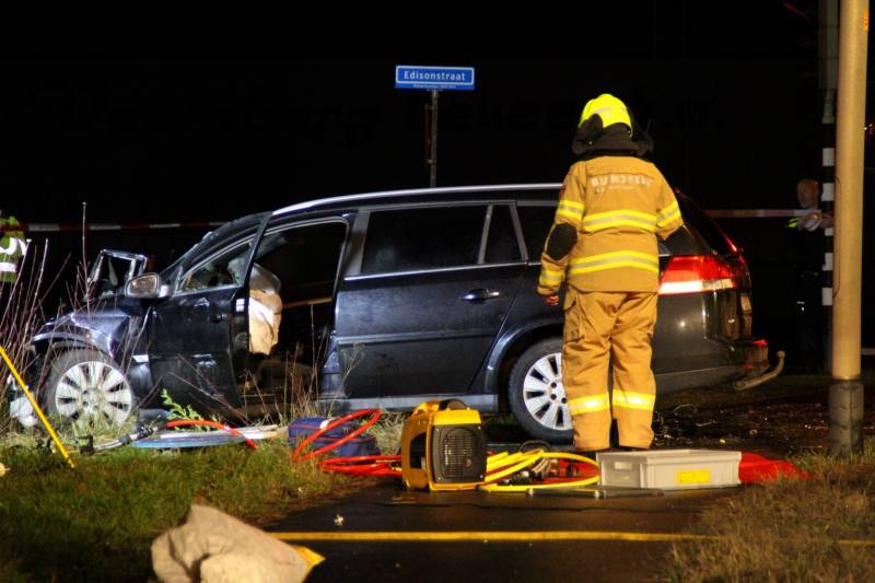 Man overleden na frontale aanrijding met vrachtwagen