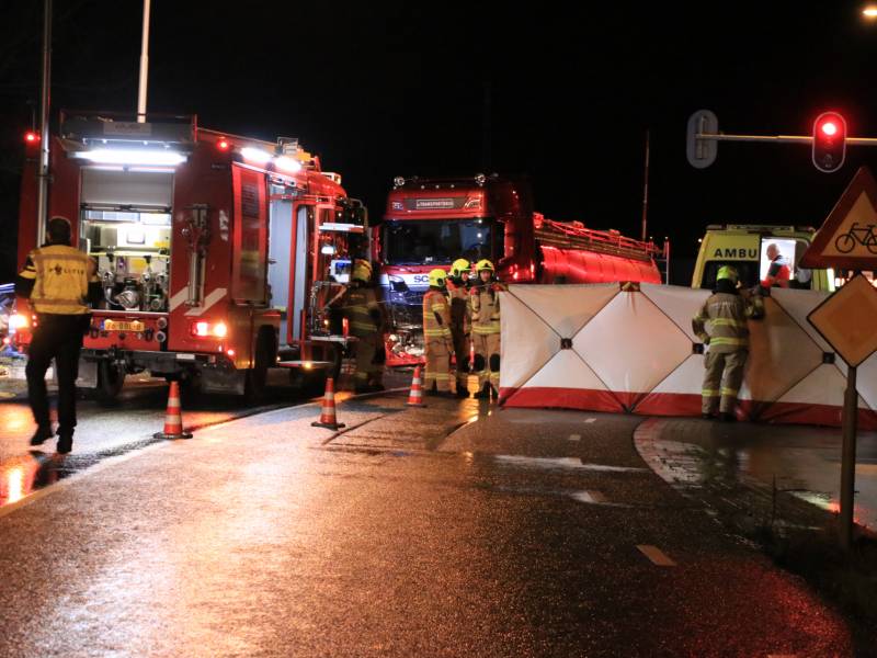Man overleden na frontale aanrijding met vrachtwagen