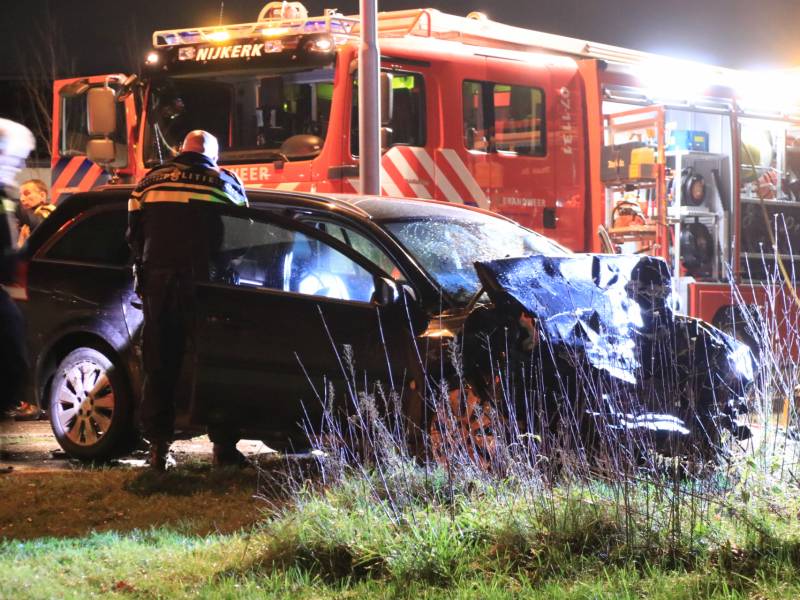 Man overleden na frontale aanrijding met vrachtwagen