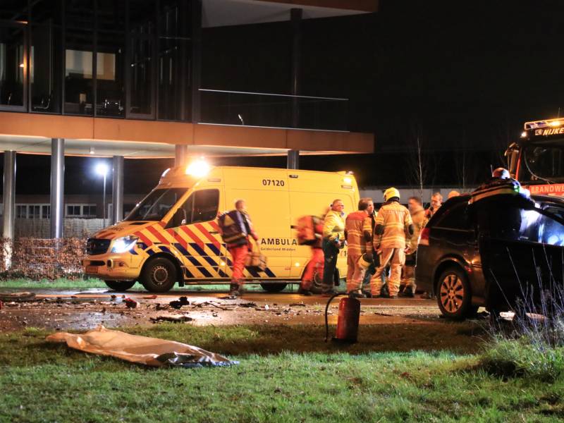 Man overleden na frontale aanrijding met vrachtwagen