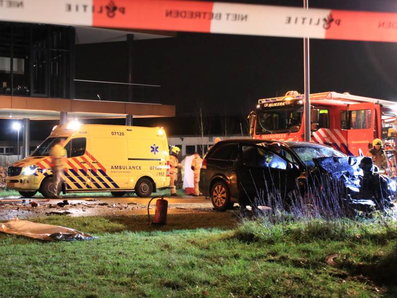 Man overleden na frontale aanrijding met vrachtwagen