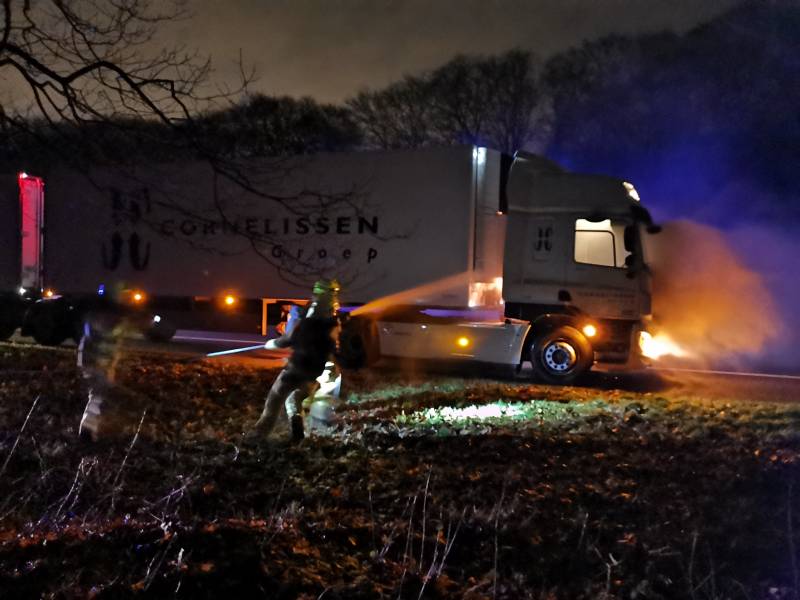 Flinke rookontwikkeling bij vrachtwagenbrand