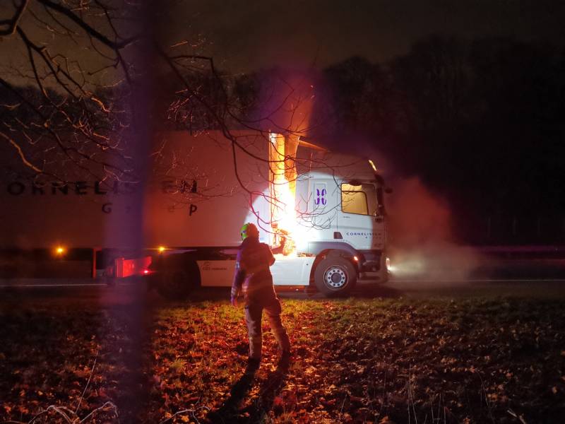 Flinke rookontwikkeling bij vrachtwagenbrand